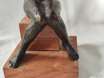 Socha Akt - značeno Veszprémi - 5