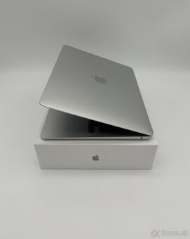 MacBook Air 13" M1 8/512GB Silver + ZÁRUKA - 5