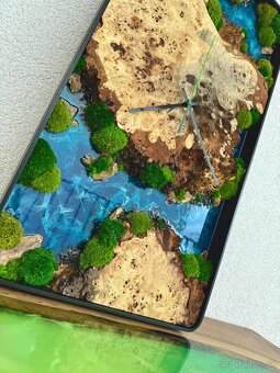 Machove hodiny s drevom a epoxidom 65x35cm - 5