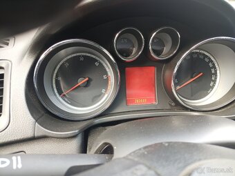 Opel Insignia 2,0 diesel kombi - 5