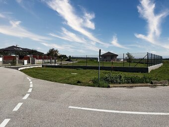 Slnečný stavebný pozemok o výmere 633 m2, Blatné - 5