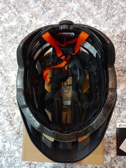 Predám prilbu CUBE - 5