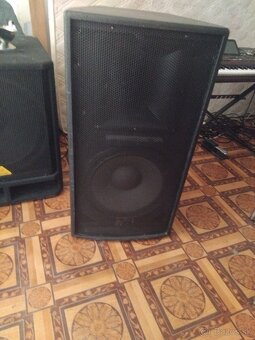 Komplet aparatúra: 2x satelit 600w/1600w-SUB/mix,Koncový - 5