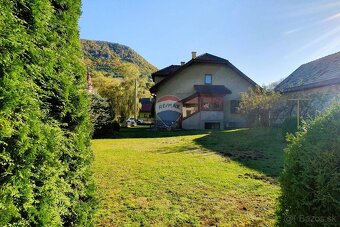 PREDAJ Rodinný dom s garážou a pozemkom 2 362 m2 neďaleko Ro - 5