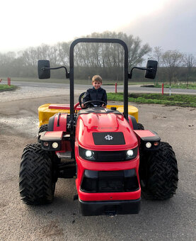 Malotraktor AGT 1060-SVAHOVÝ SPECIÁL, otoč. pracoviště, 56HP - 5