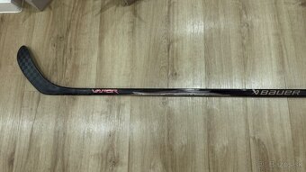 ✅ ĽAVÁ - BAUER VAPOR LEAGUE 2025 - 164 CM - P28 - 77 FLEX ✅ - 5