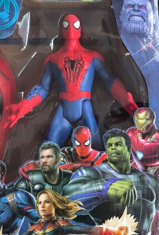 AVENGERS rôzne figúrky s maskou. - 5