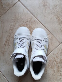 Tenisky Adidas velkost 33 - 5