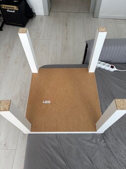 Malý IKEA stolek - 5