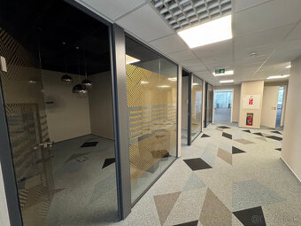 Prenájom samostatného kancelárskeho traktu 407 m² pri nábrež - 5