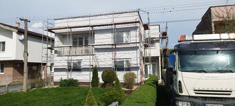 Striekanie farieb na zateplené fasády a brizolity - 5