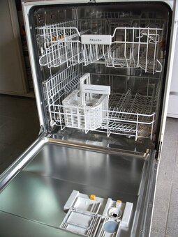 Vstavaná umývačka riadu š-60cm,zn.MIELE. - 5