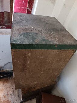 Starozitny trezor na podstavci z roku 1905, starozitnost - 5