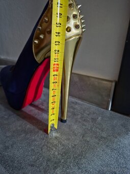 Topánky na opätku s vybijanim - 5