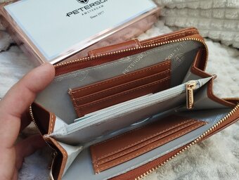 Dámska peňaženka hnedej farby - 5