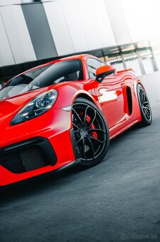 Porsche 718 Cayman GT4 - 5