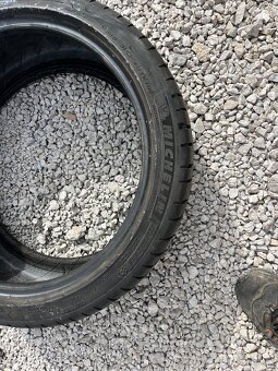 225/40r18 - 5