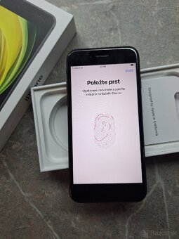 Predám iPhone Se 2020 Black zdravie baterie 86 percent - 5