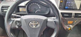 Toyota iQ 1,0 automat CVT max. - 5