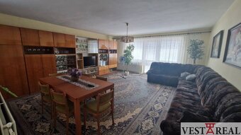 Na predaj veľký rodinný dom s garážou pozemok 838 m2 Veľké K - 5