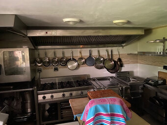 Prenajmem ( predám ) zabehnutý hotel pri R1 medzi BB ZV - 5