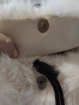 biely chlpatkový batoh - 5