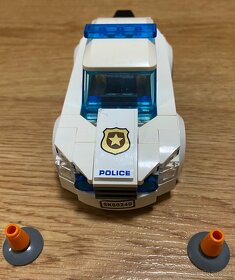 - - - LEGO City - Policajne hliadkovacie auto (60239) - - - - 5