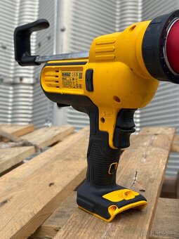AKU vytlačná pištol Dewalt - 5
