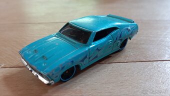 Hotwheels autíčka - 5