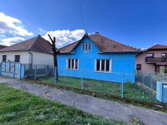 Slnečný pozemok s rodinným domom v obci Čechynce iba 10 km o - 5