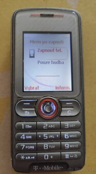 Staré funkčně telefony Nokia 5110, Sony Ericsson - 5