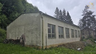 Priestranná budova s bývaním - 5