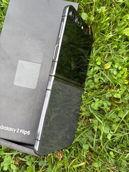 Samsung Z Flip 5 - 5