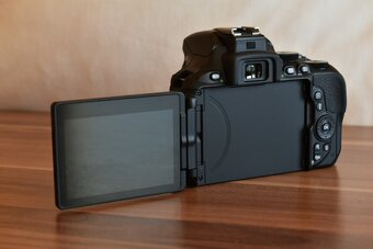 Nikon D5600 s obj 18-55 v stave nového kusu - 5