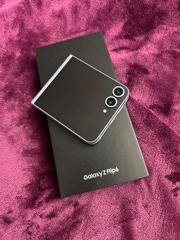 PREDÁM V TOP STAVE SAMSUNG Z FLIP 6 256GB Modrá - 5