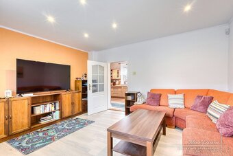 5-izbový rodinný dom s dvomi garážami v obci Špačince - 5