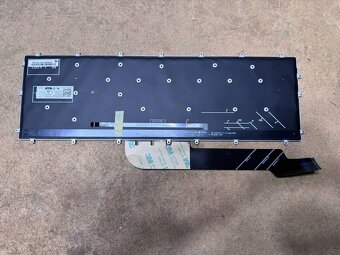 Predám použitú podsvietenú klávesnicu na notebook Dell 3579 - 5