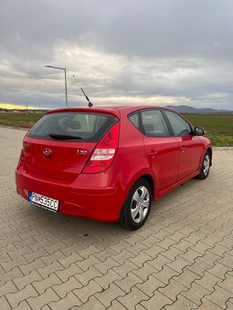 Hyundai i30 1.4 benzín 80kW 2010 62900km 1. Majiteľ, SK auto - 5