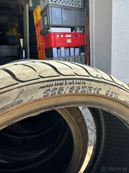 225/35 R19 - 5