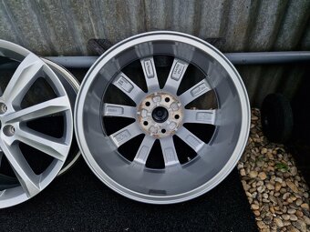 VW Helsinky 5x112 R17 Passat - 5