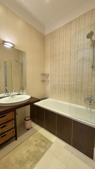 CENTRUM MESTA - HLAVNÁ ULICA, LUXUSNÝ, ZARIADENÝ 3 IZBOVÝ BY - 5