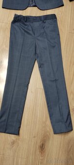 Chlapčenský oblek 146 a biela košeľa veľkosť 146 - 5