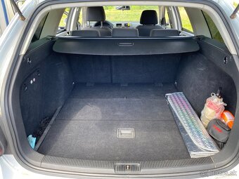 Predám Wolkswagen Golf 5 TDI Comfortline - 5