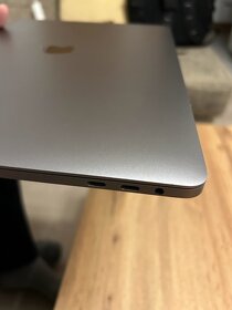 Predám Macbook Pro 15'' 2017 - 5