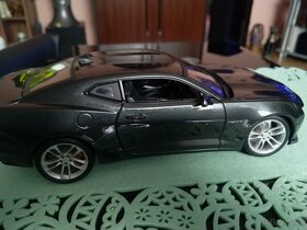 Predám Chevrolet Camaro 1:18 Maisto - 5