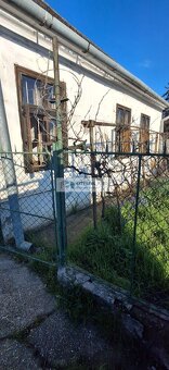 Ponúkame na predaj 100 ročný sedliacky dom v Tvrdošovciach - 5