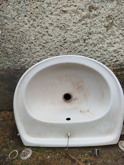 WC záchod, umývadlo - 5