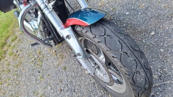 Suzuki Marauder VZ 800 - 5