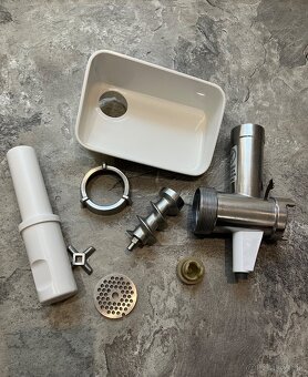 Mlynček Bosch mum 2-4 na kuchynský robot - 5