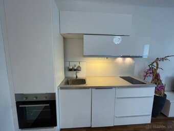 na prenájom priestranný 2 izbový byt Bratislava - 5